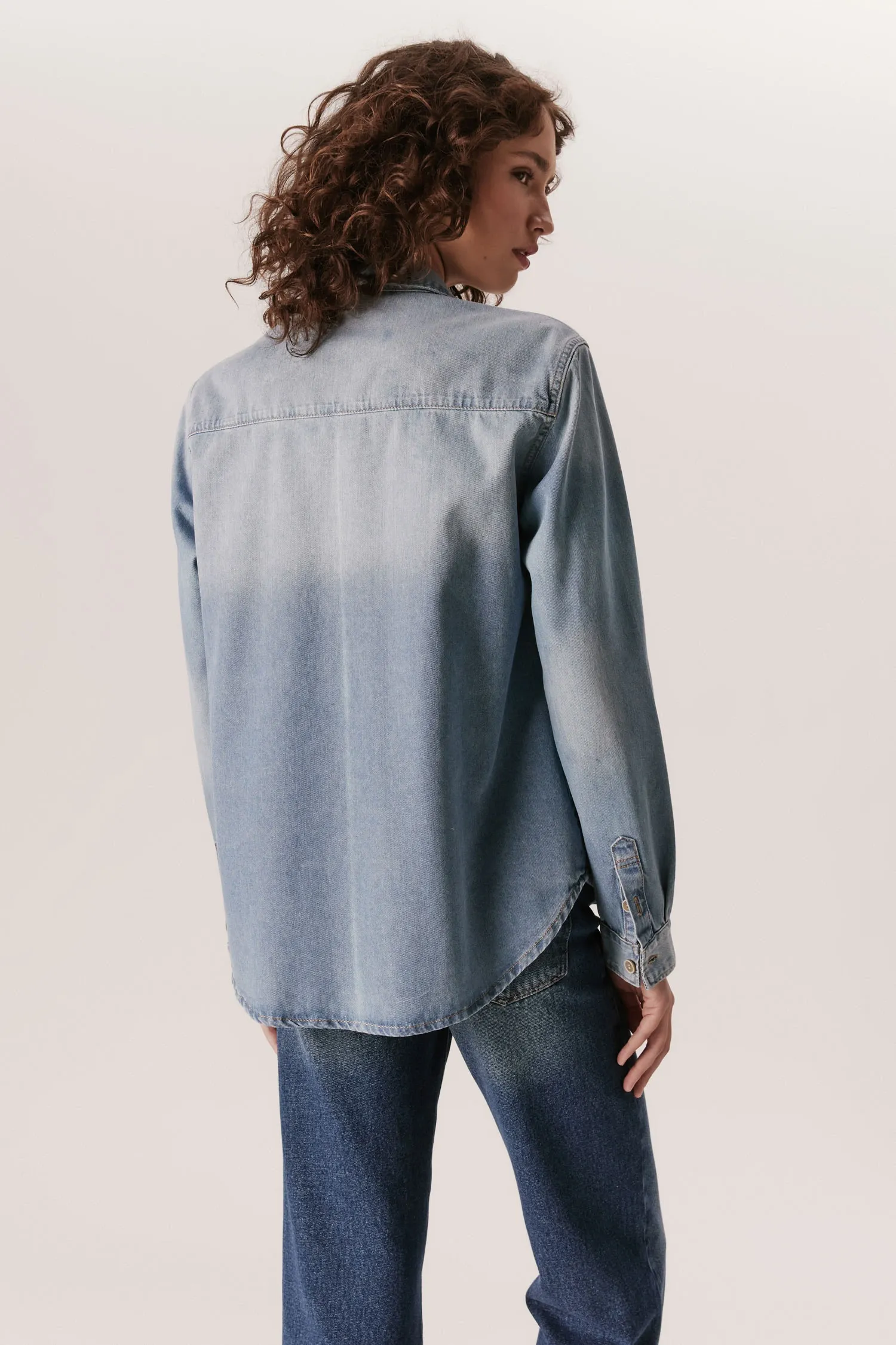 007311_CAMISA_JEANS_BOLSOS_AZULCLARO_ANDREAMARQUES -5-